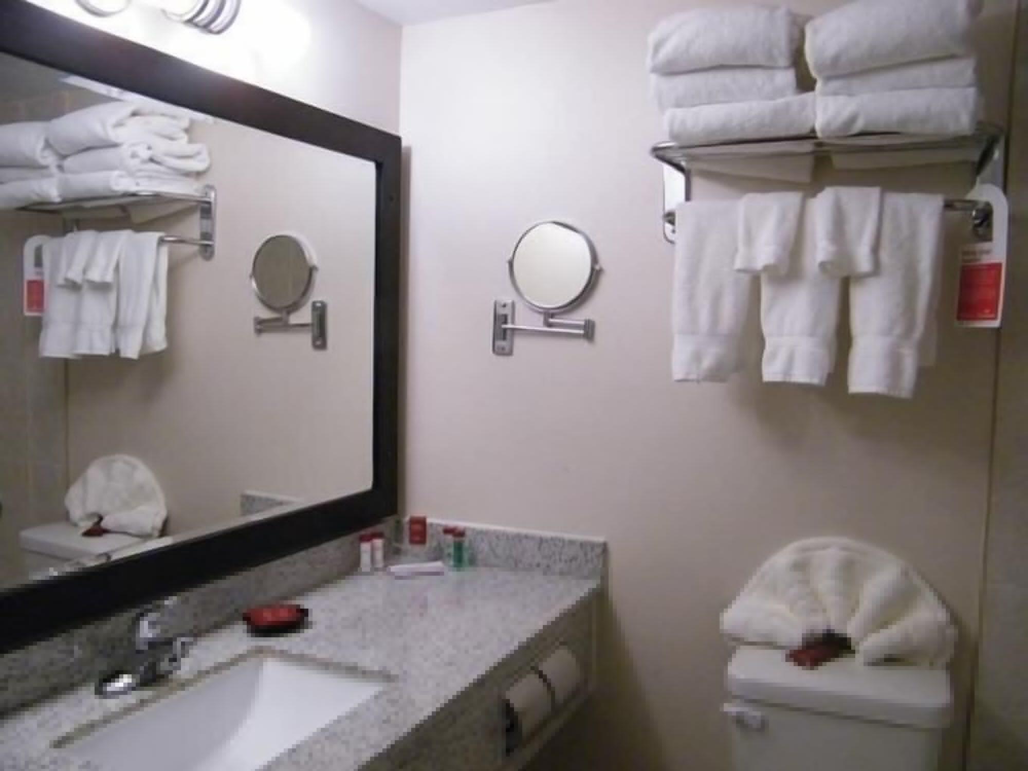 Hotel Ramada By Wyndham Edmonton South Extérieur photo
