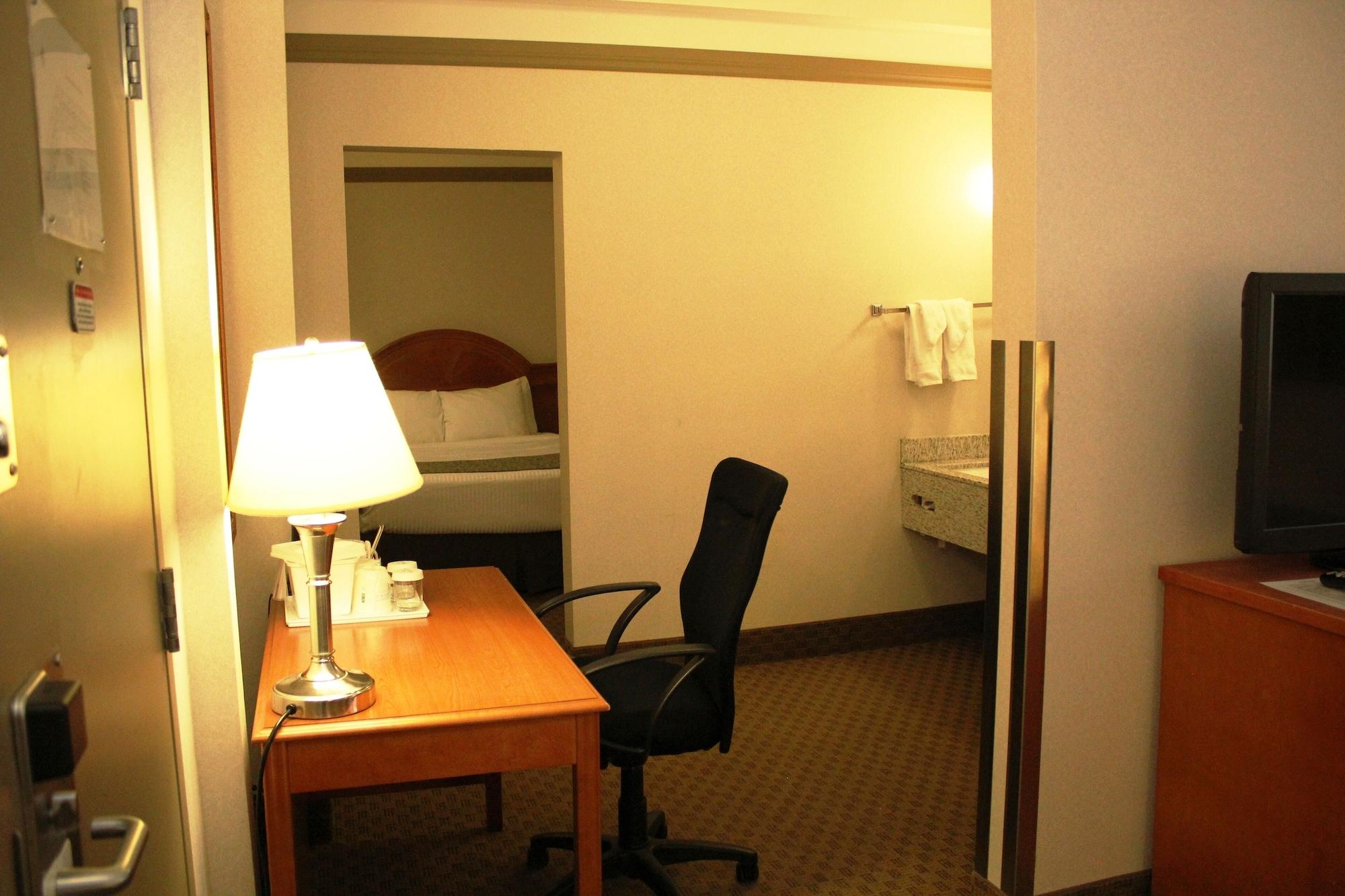 Hotel Ramada By Wyndham Edmonton South Extérieur photo