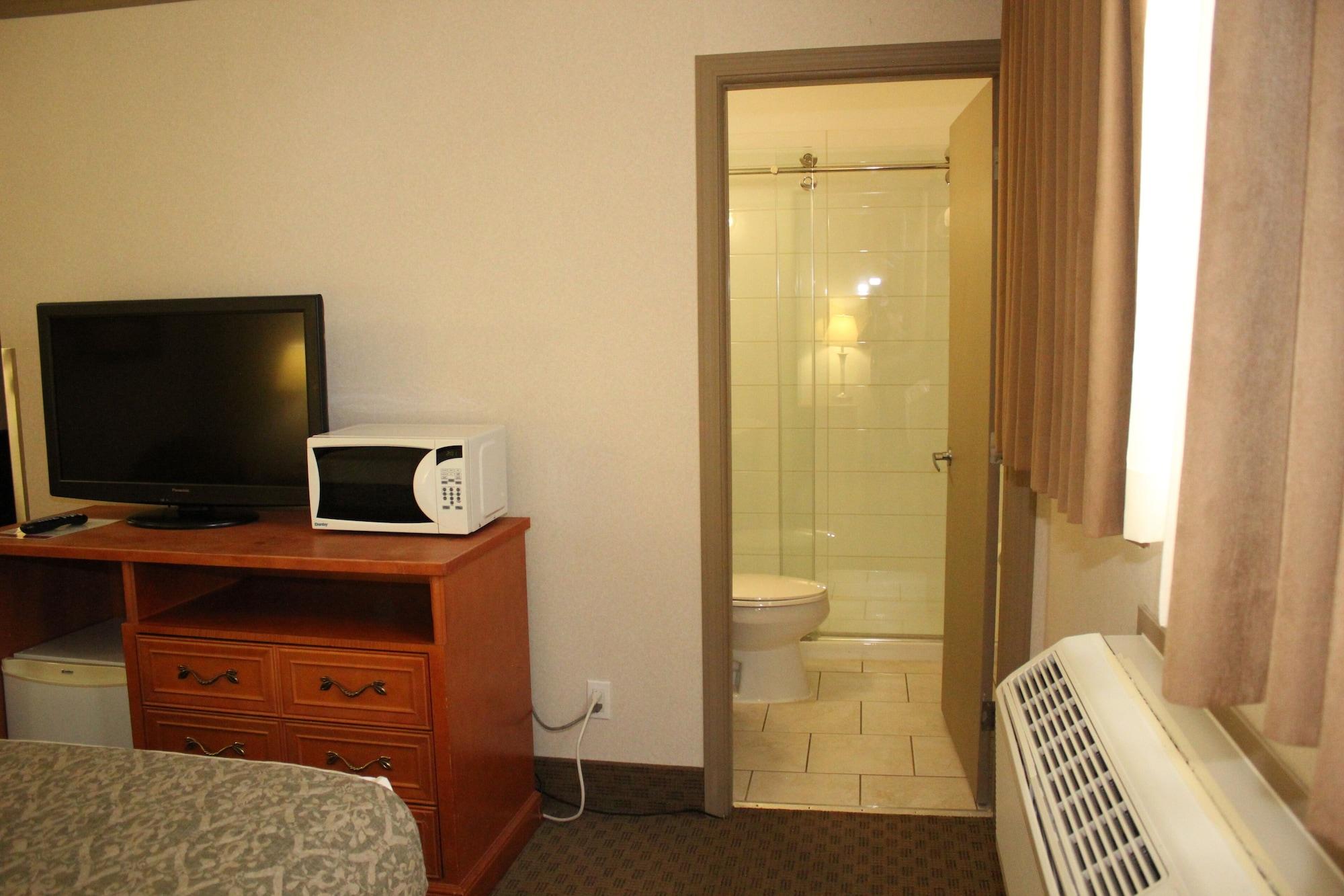 Hotel Ramada By Wyndham Edmonton South Extérieur photo