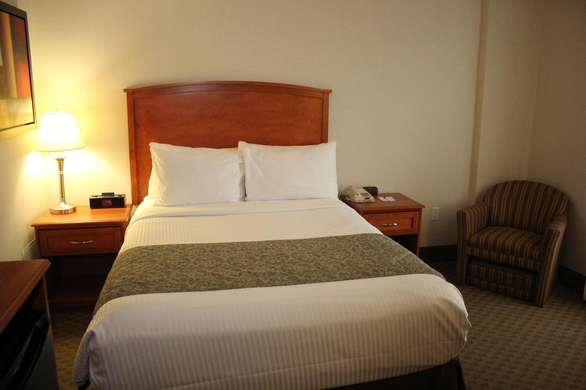 Hotel Ramada By Wyndham Edmonton South Extérieur photo