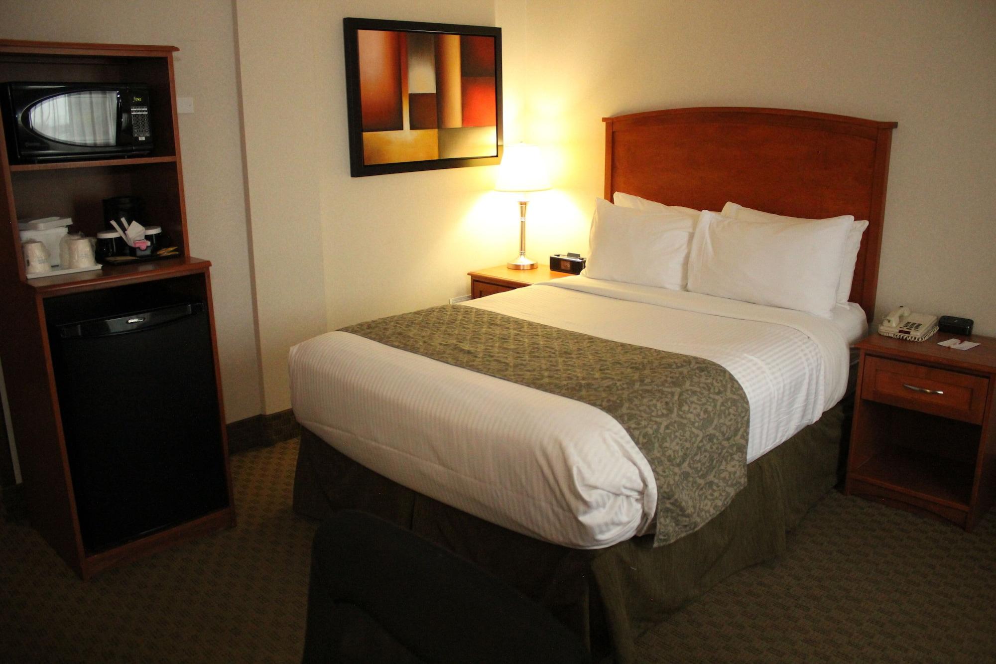 Hotel Ramada By Wyndham Edmonton South Extérieur photo
