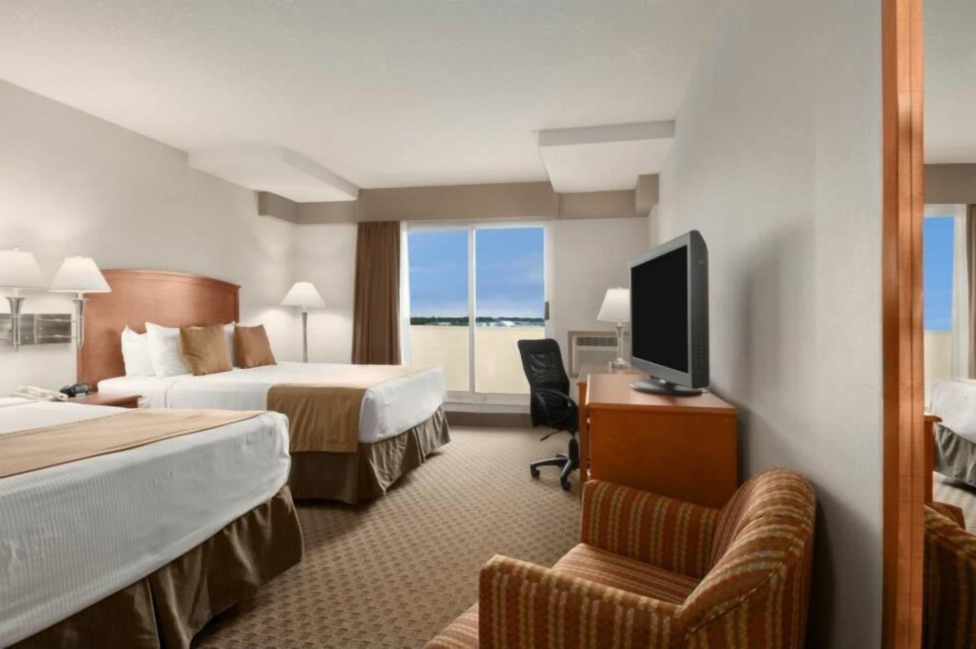 Hotel Ramada By Wyndham Edmonton South Extérieur photo