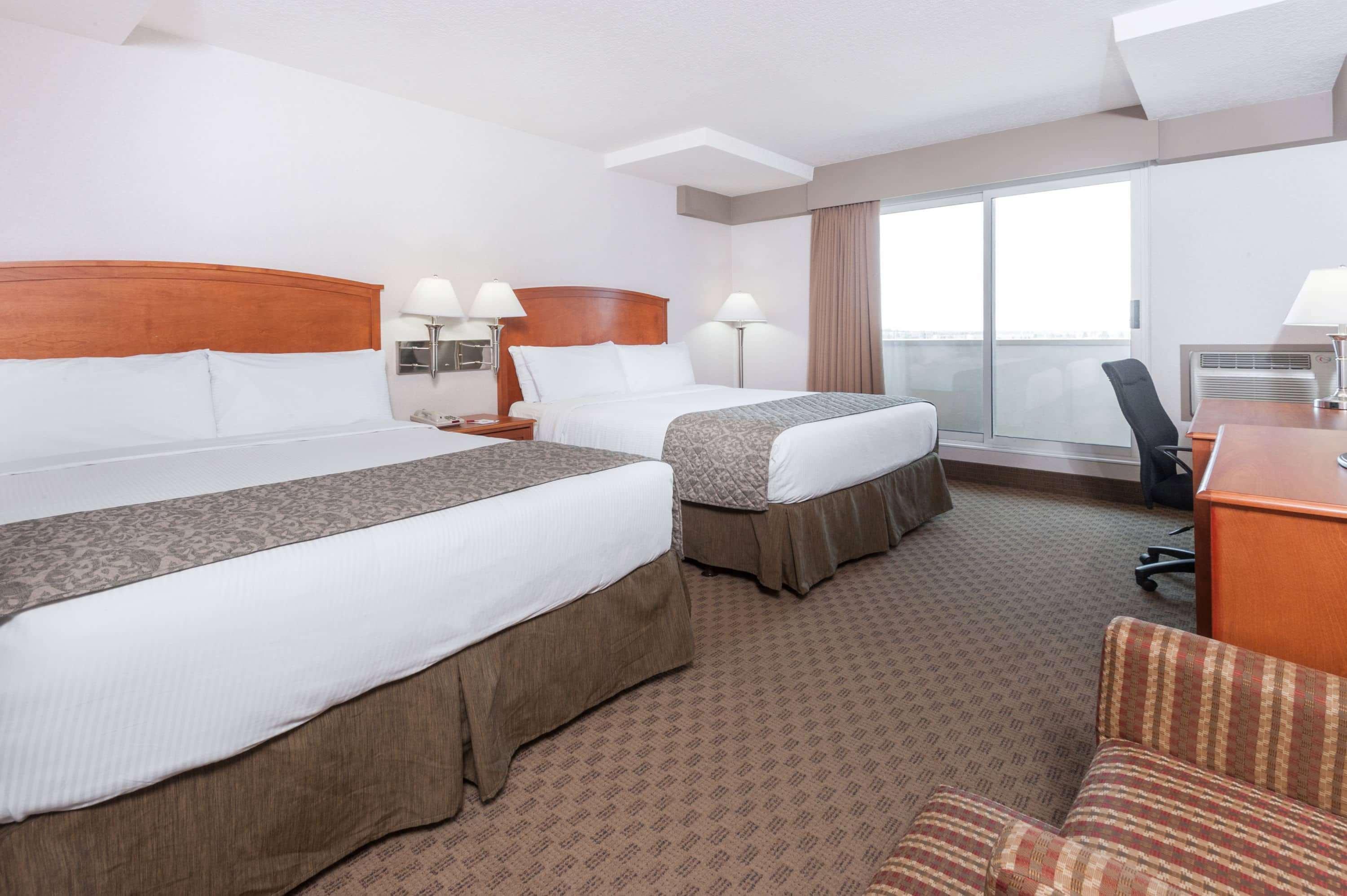 Hotel Ramada By Wyndham Edmonton South Extérieur photo