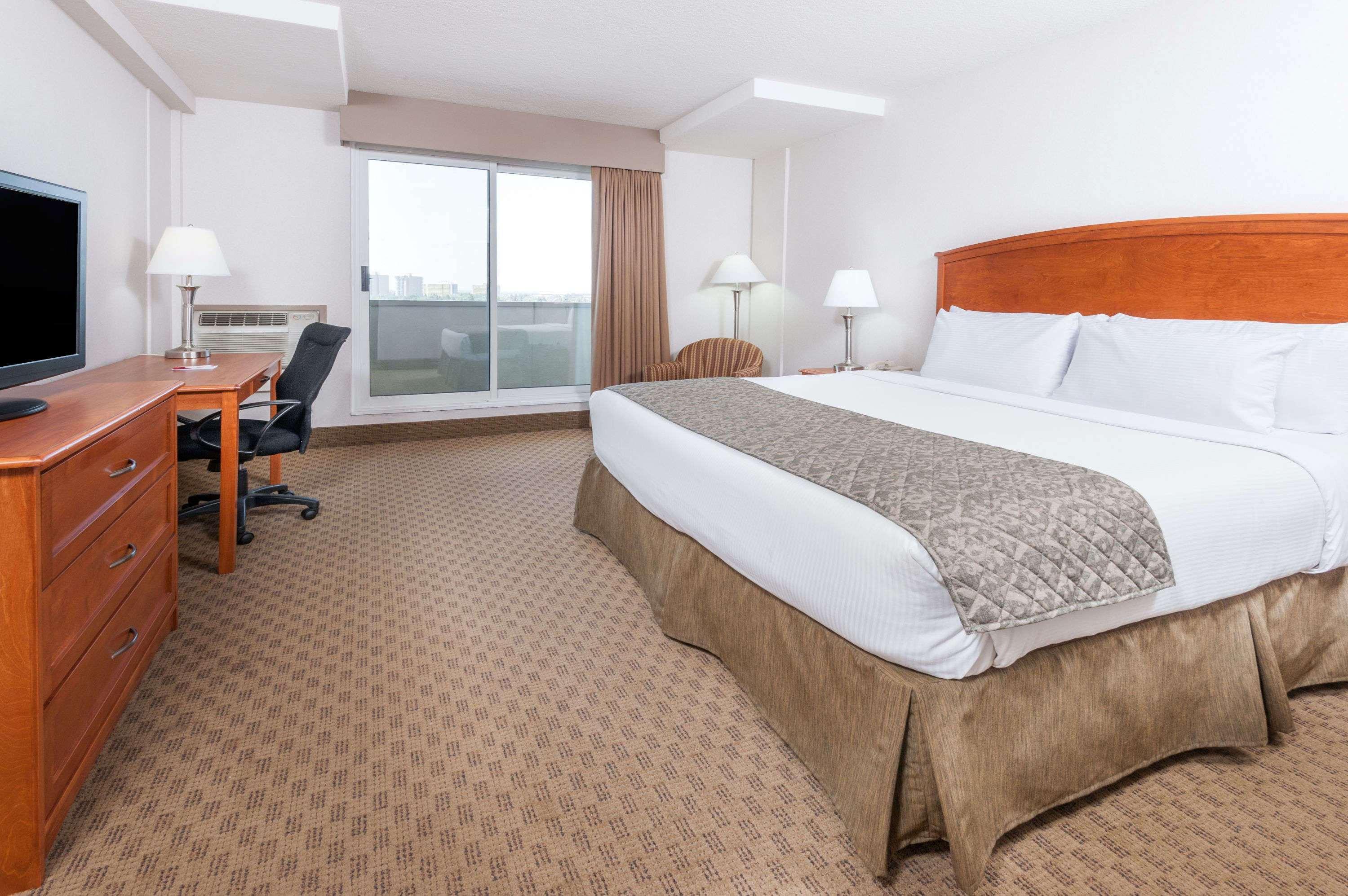 Hotel Ramada By Wyndham Edmonton South Extérieur photo