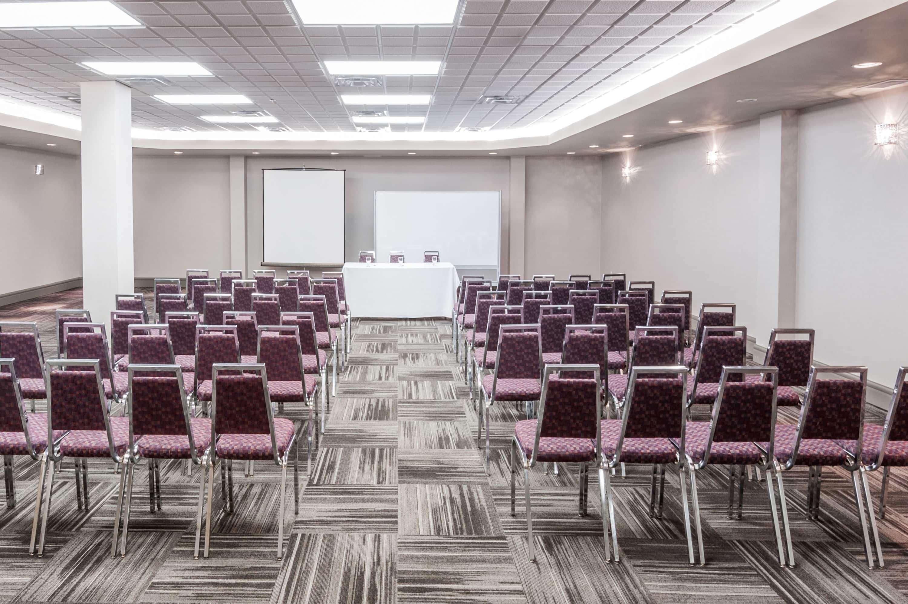 Hotel Ramada By Wyndham Edmonton South Extérieur photo