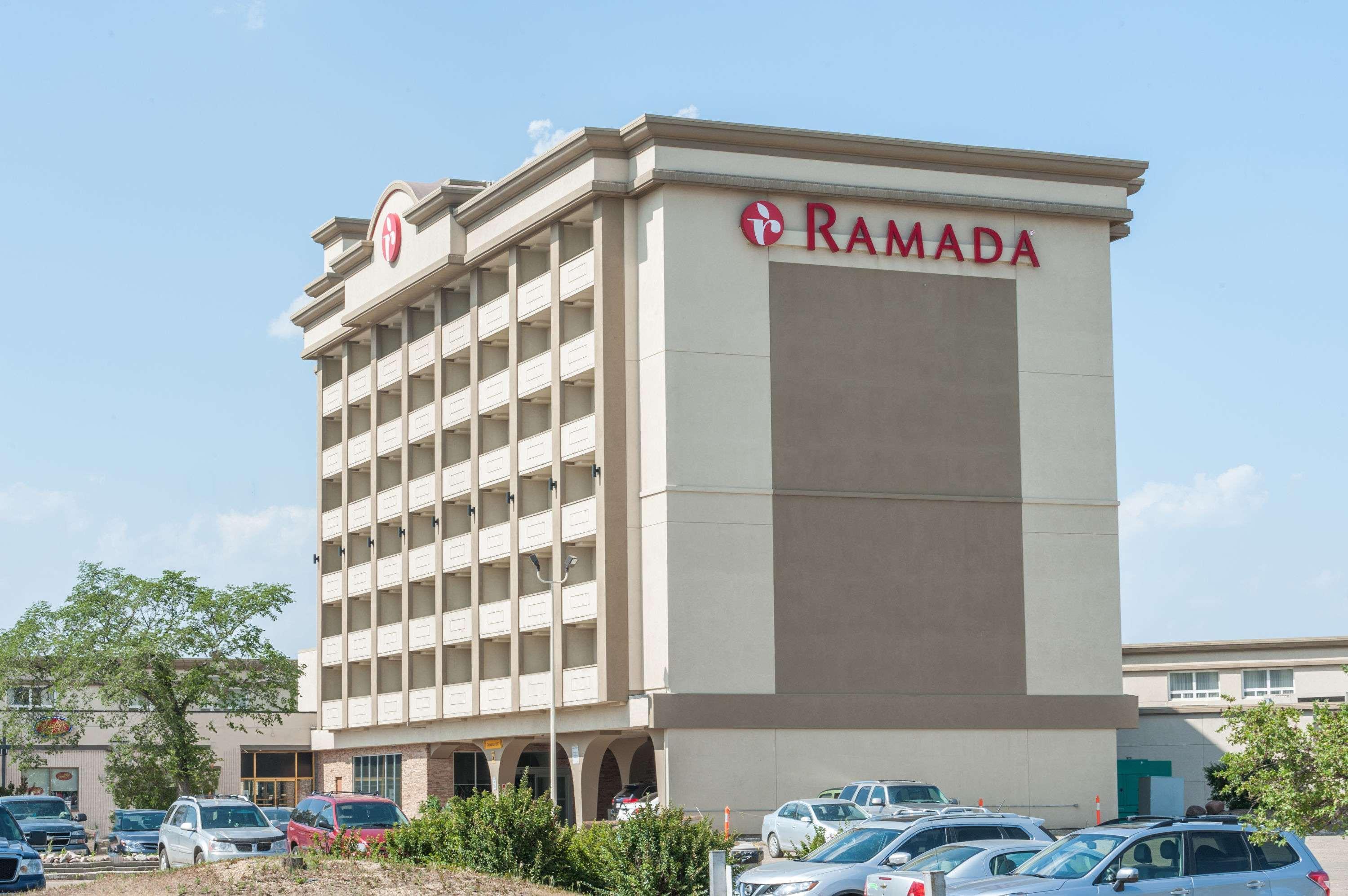 Hotel Ramada By Wyndham Edmonton South Extérieur photo