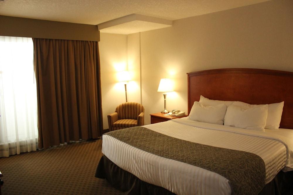 Hotel Ramada By Wyndham Edmonton South Extérieur photo