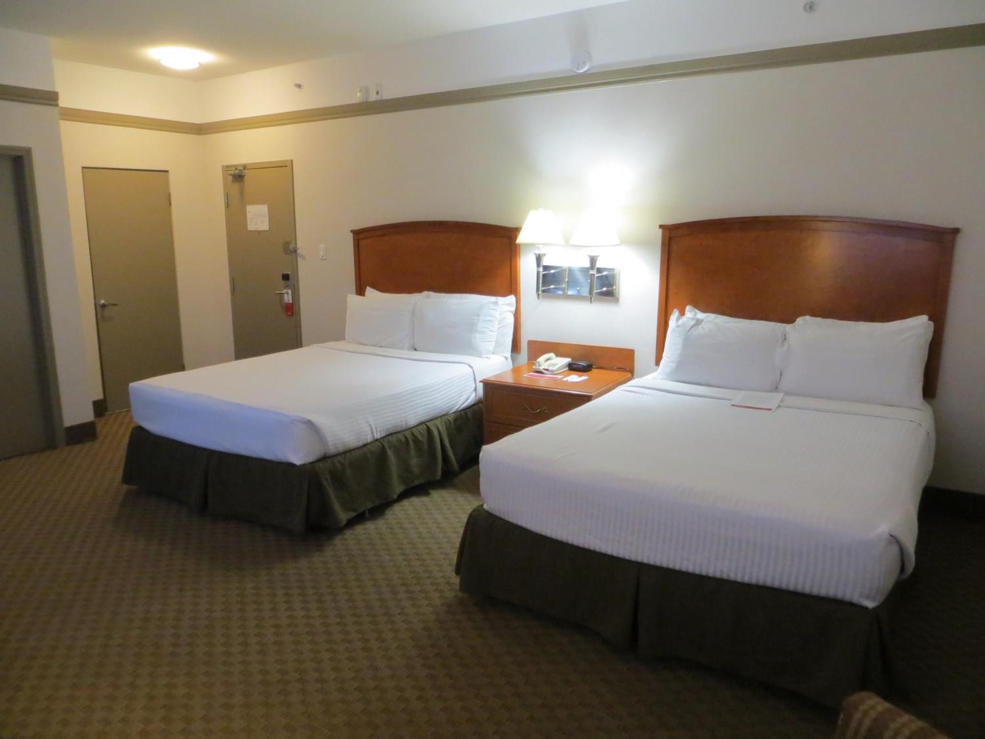 Hotel Ramada By Wyndham Edmonton South Chambre photo