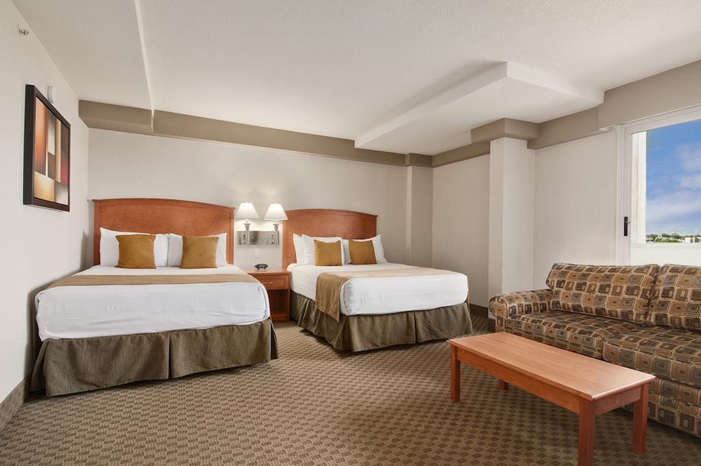 Hotel Ramada By Wyndham Edmonton South Chambre photo