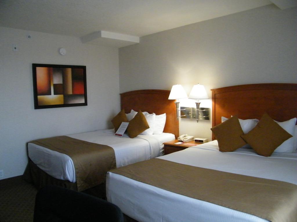 Hotel Ramada By Wyndham Edmonton South Chambre photo