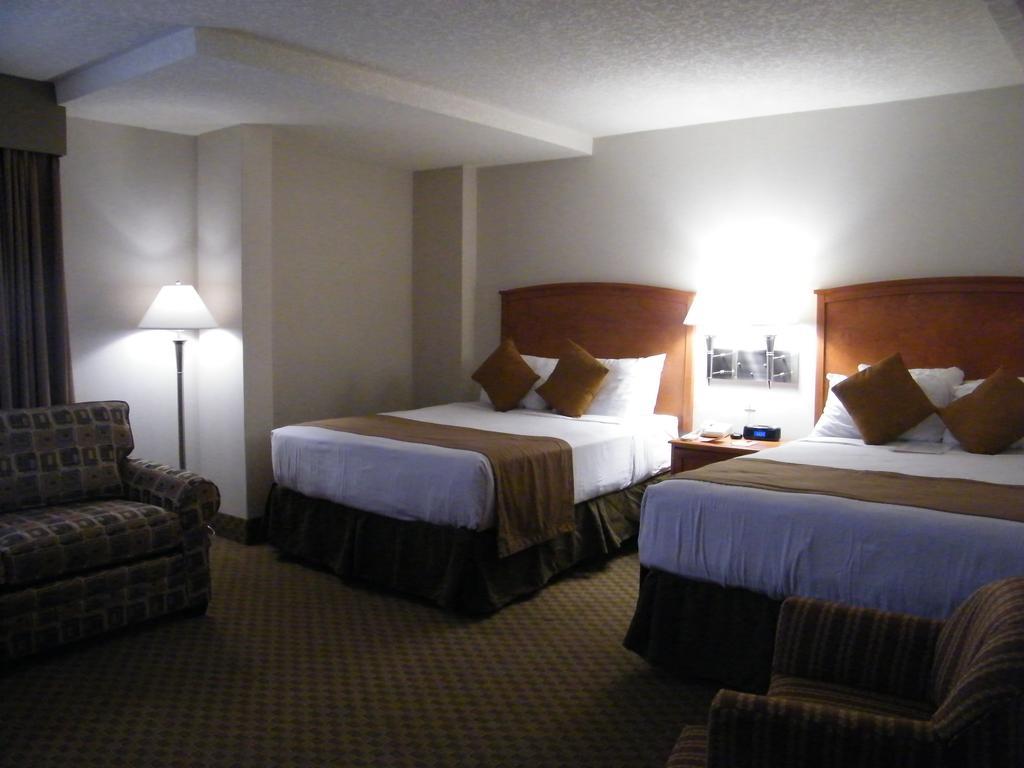 Hotel Ramada By Wyndham Edmonton South Chambre photo
