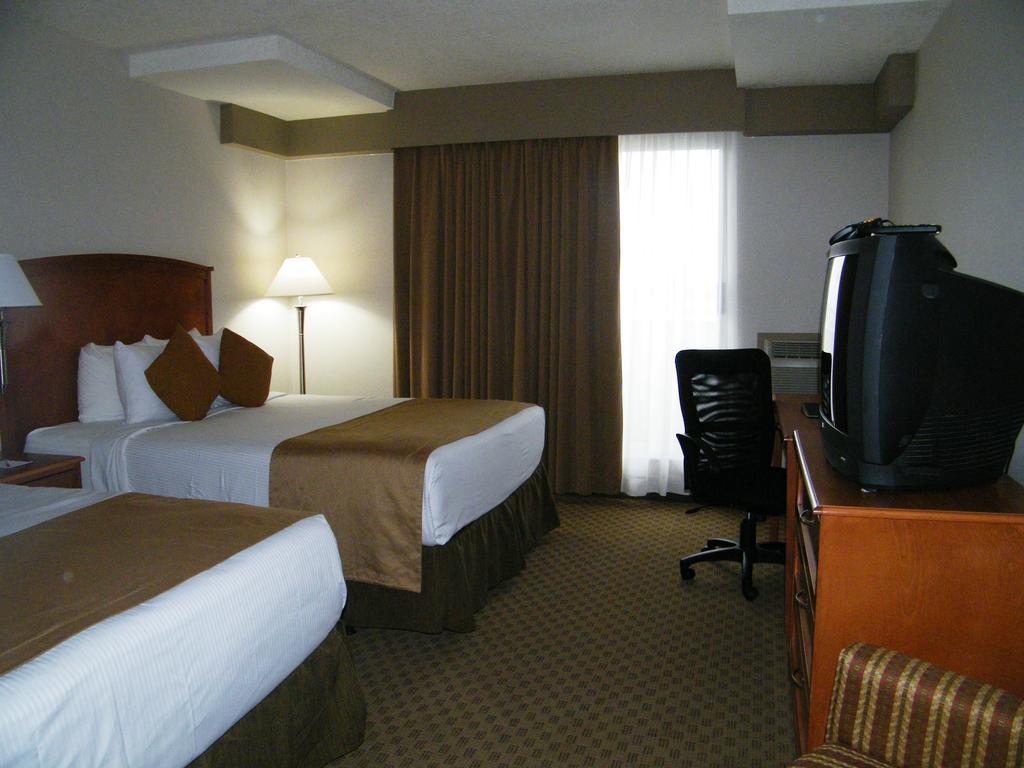 Hotel Ramada By Wyndham Edmonton South Chambre photo