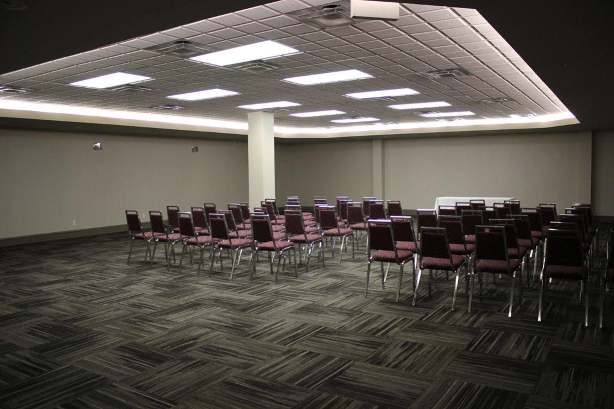 Hotel Ramada By Wyndham Edmonton South Extérieur photo