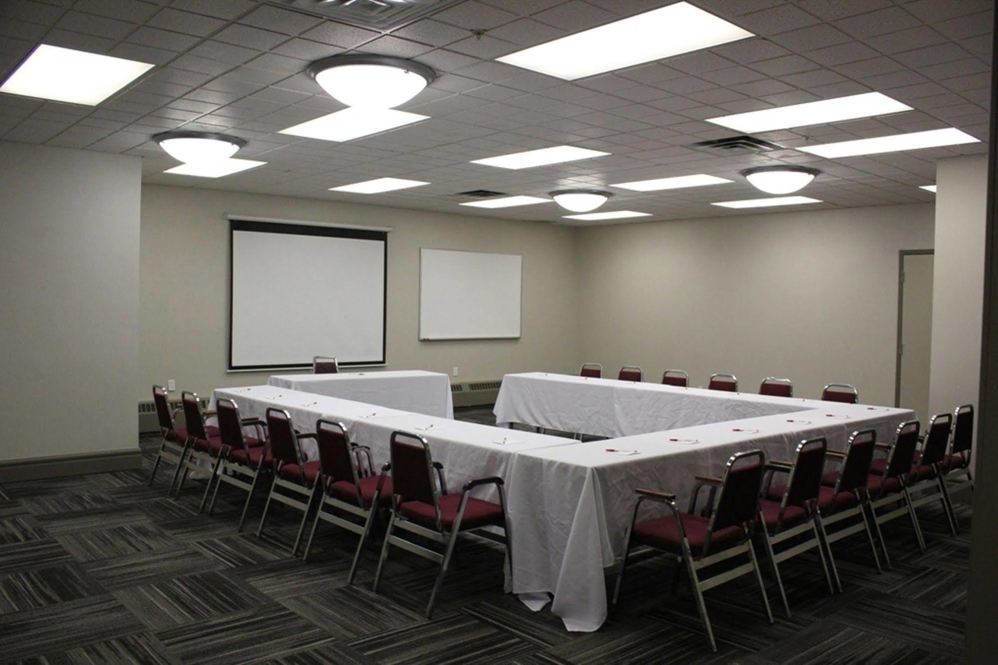 Hotel Ramada By Wyndham Edmonton South Extérieur photo