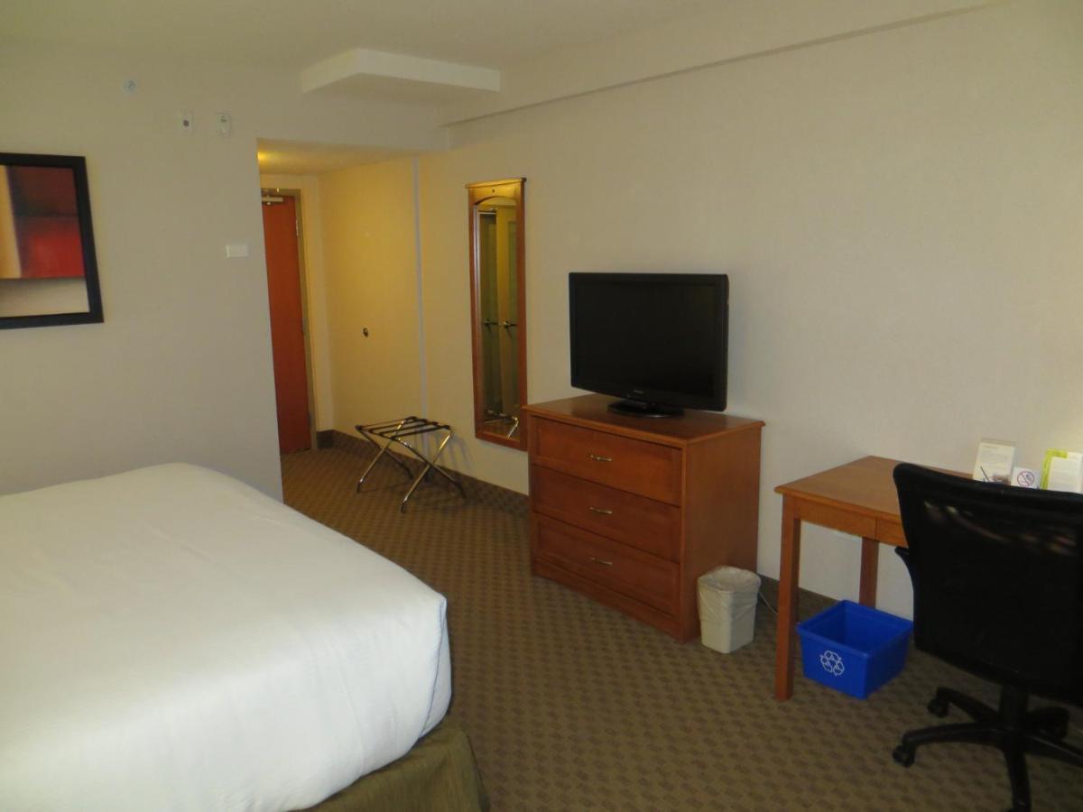 Hotel Ramada By Wyndham Edmonton South Chambre photo