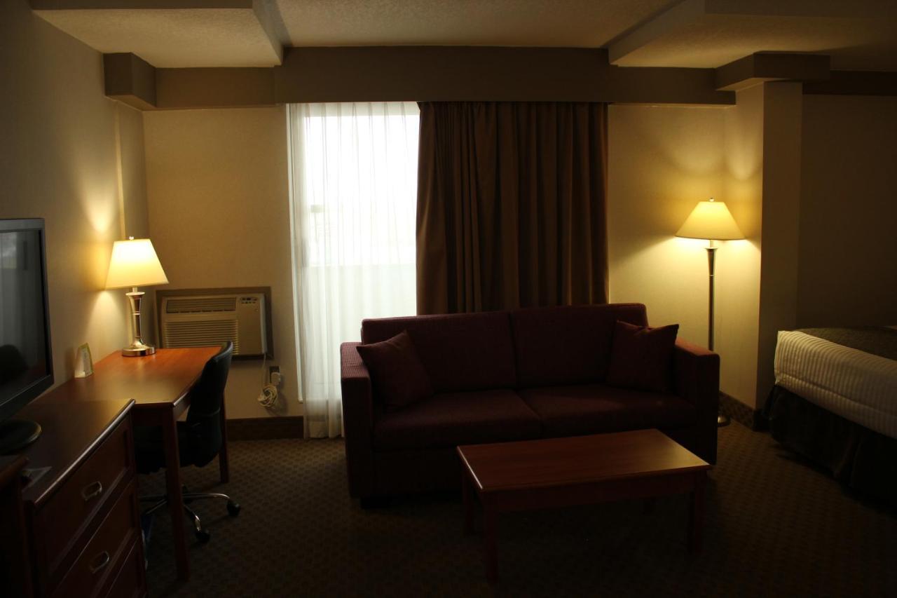 Hotel Ramada By Wyndham Edmonton South Extérieur photo