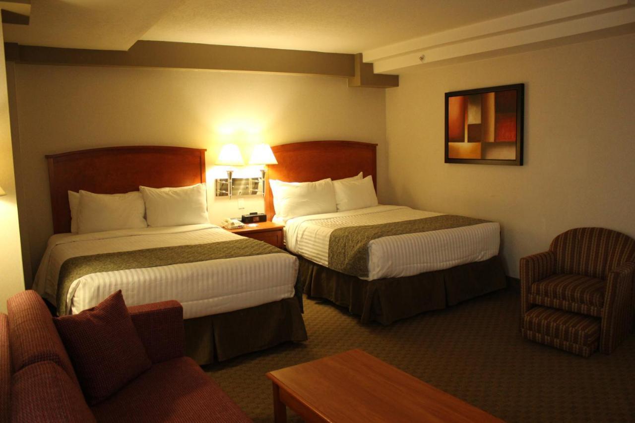 Hotel Ramada By Wyndham Edmonton South Extérieur photo