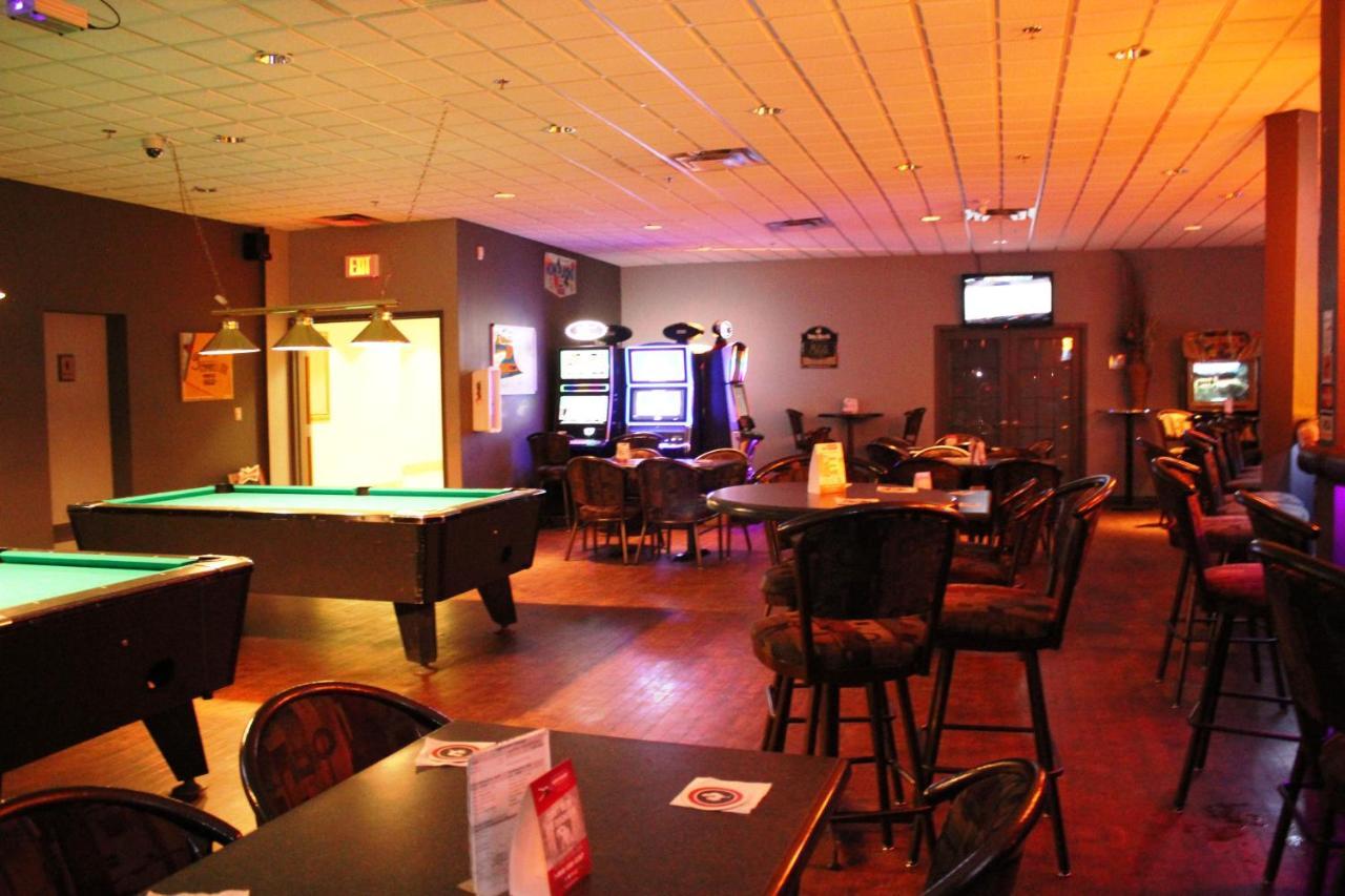 Hotel Ramada By Wyndham Edmonton South Extérieur photo