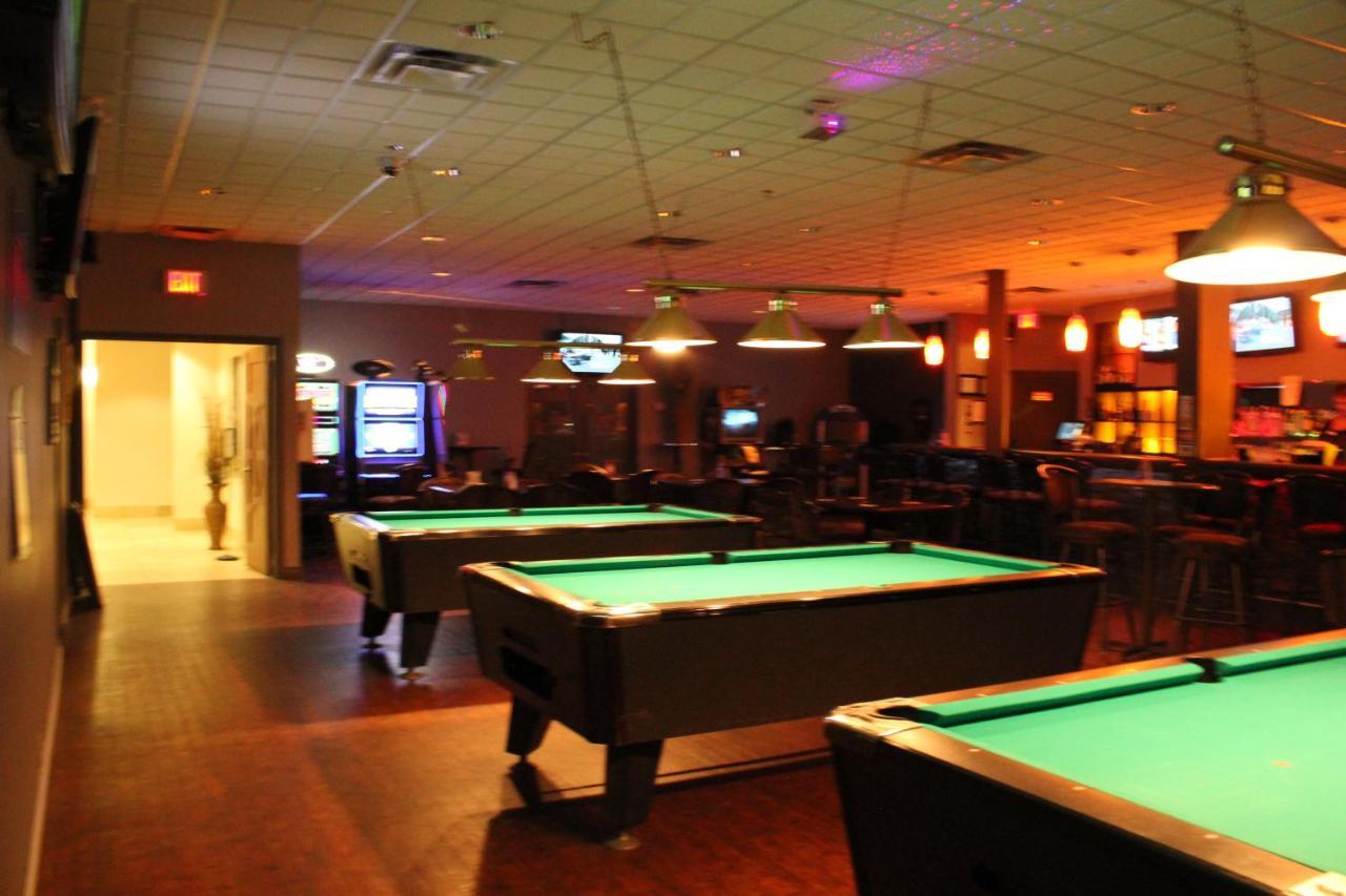 Hotel Ramada By Wyndham Edmonton South Extérieur photo