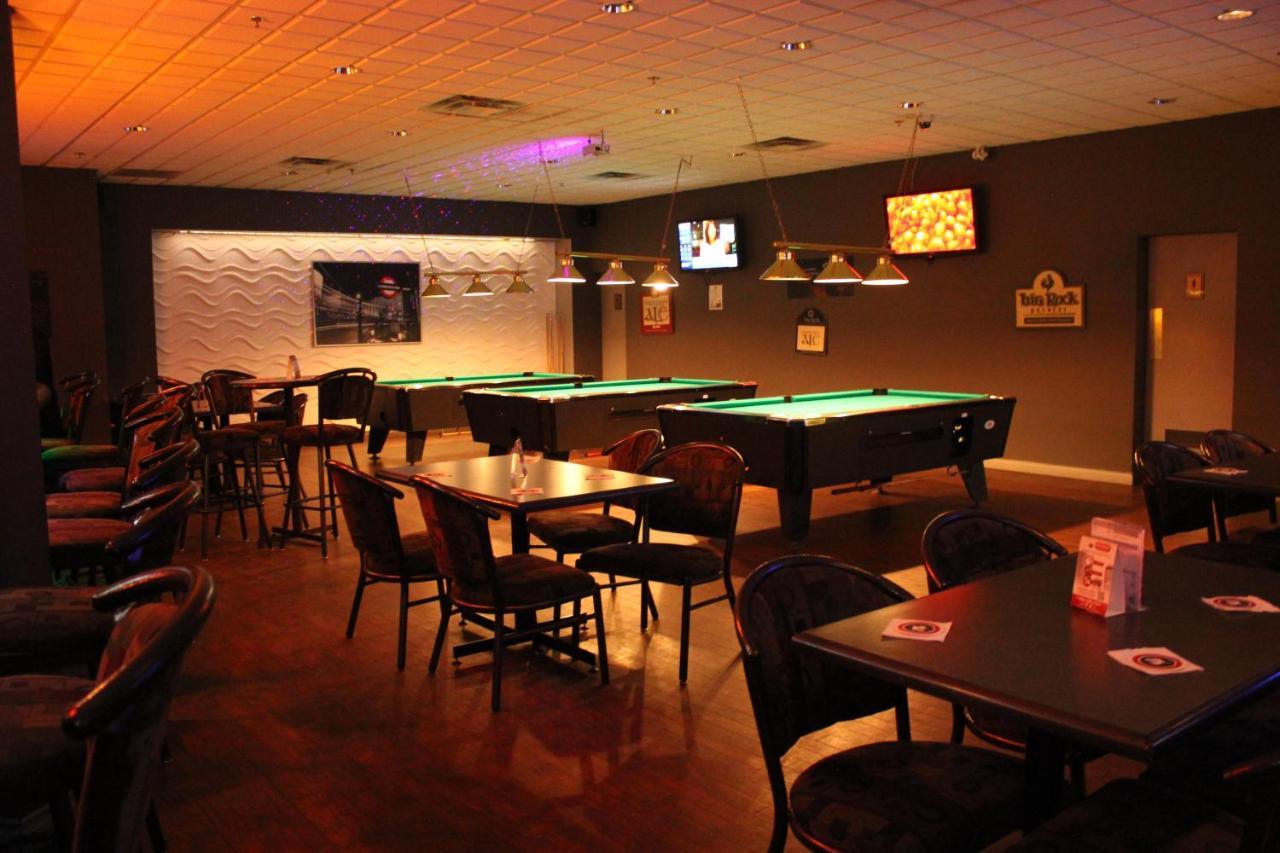Hotel Ramada By Wyndham Edmonton South Extérieur photo