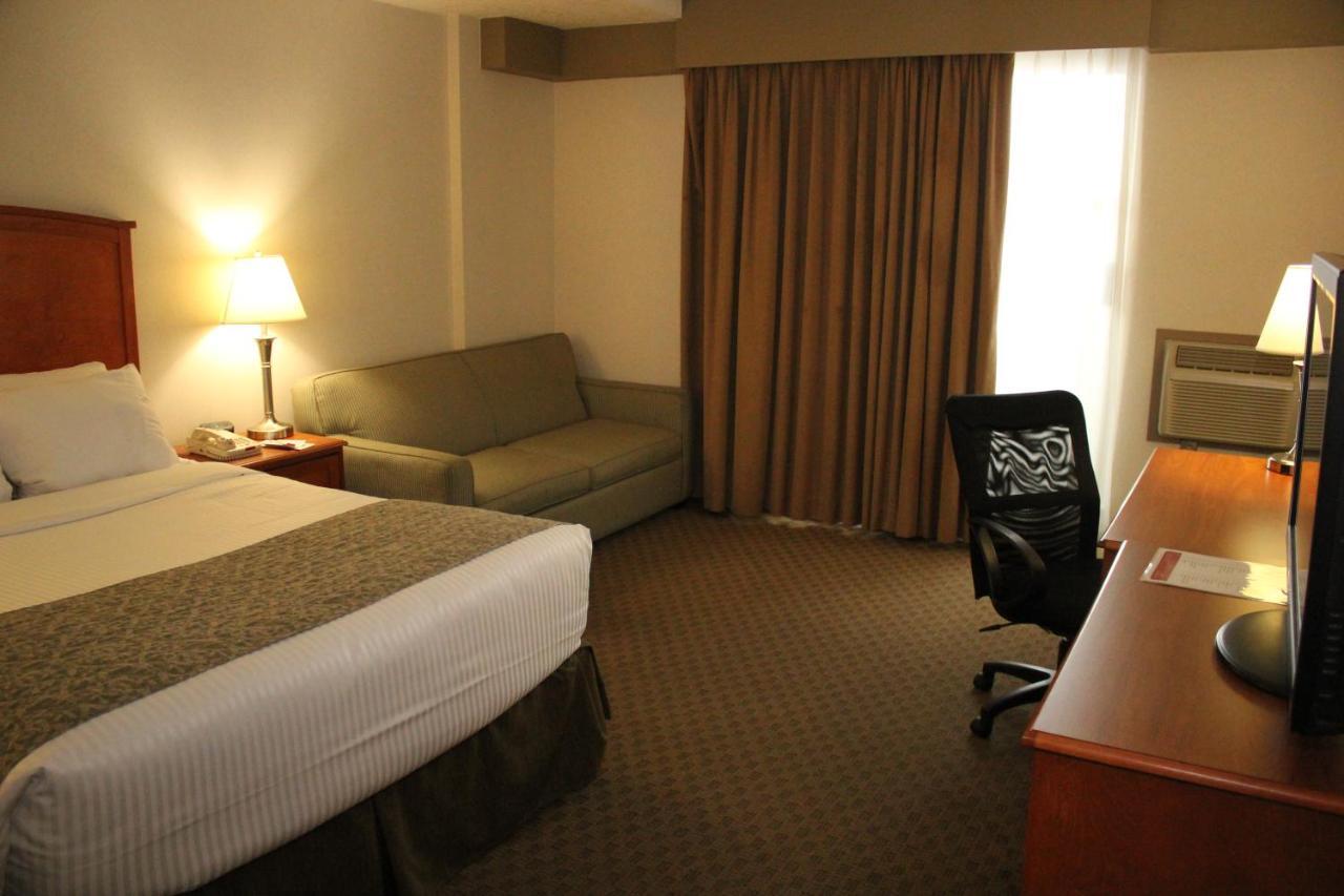 Hotel Ramada By Wyndham Edmonton South Extérieur photo