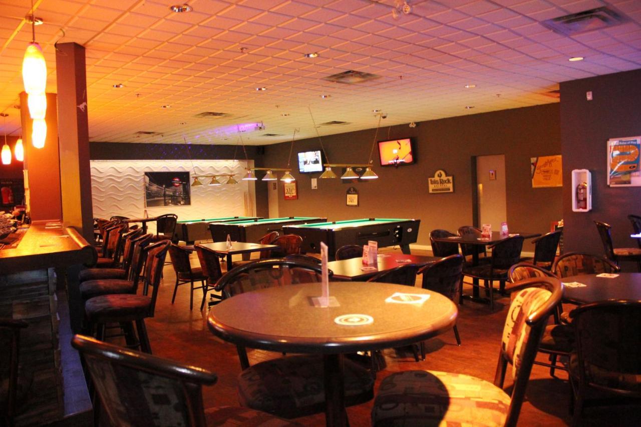 Hotel Ramada By Wyndham Edmonton South Extérieur photo